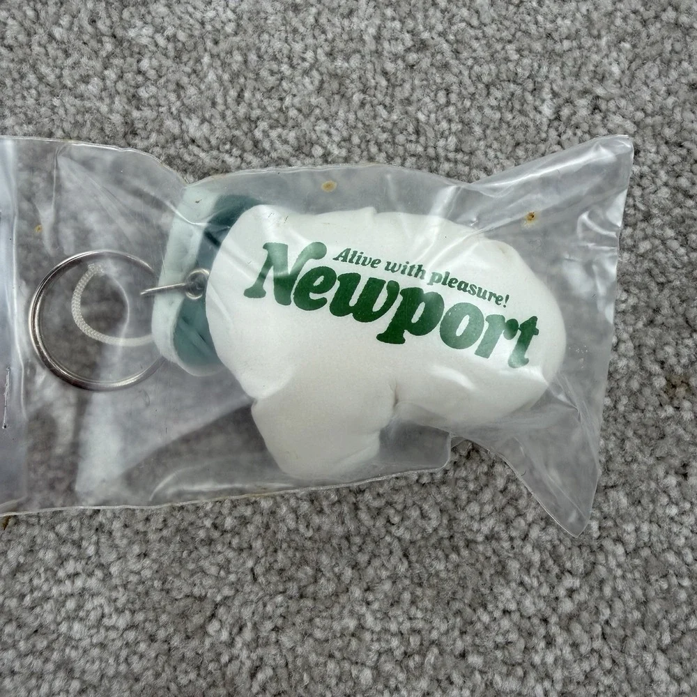 Newport Lights Boxing Glove Keychain - Picture 1 of 3